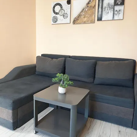 With Free Pool And Parking Space Апартаменти Бяла