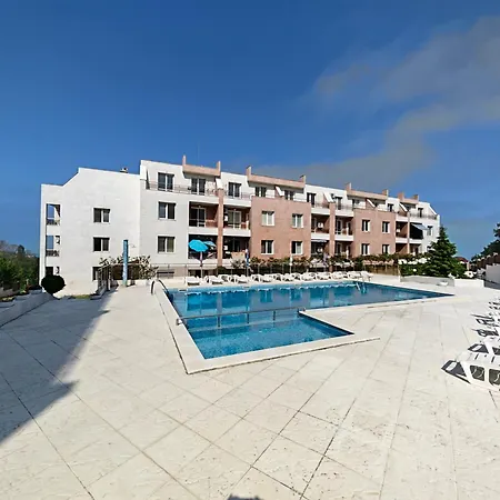With Free Pool And Parking Space * Бяла