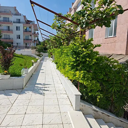 With Free Pool And Parking Space * Бяла